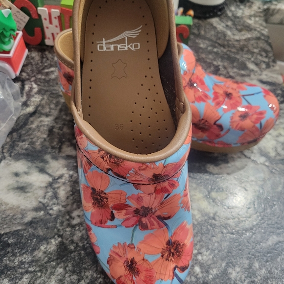 Dansko Clogs - Poppy Pattern - Picture 2 of 5